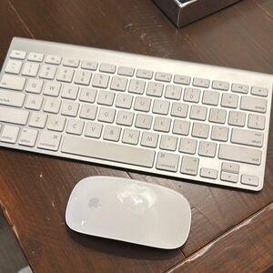 Apple White Wireless Keyboard and Mouse